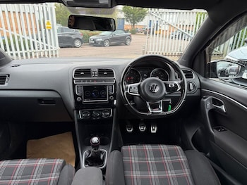 Used Volkswagen Polo 2016 for sale - 76147848: Photo 2