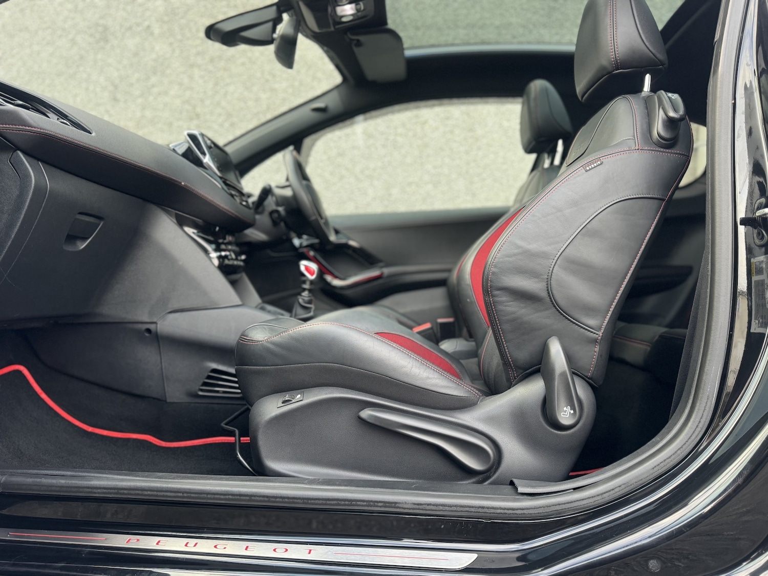 Used Peugeot 208 2017 for sale - 76986769: Photo 40