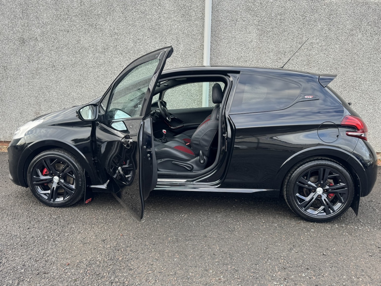 Used Peugeot 208 2017 for sale - 76986769: Photo 41