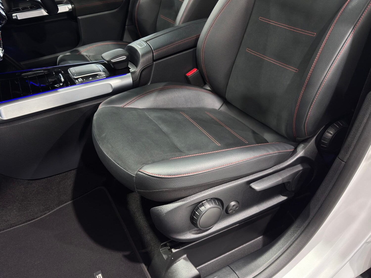 Used Mercedes-Benz GLB 2022 for sale - 77368097: Photo 42