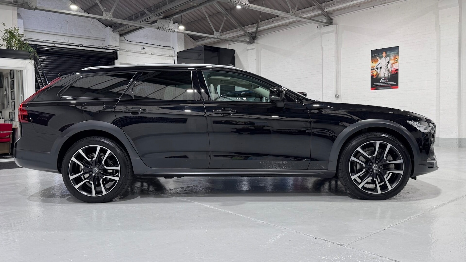 Used Volvo V90 2023 for sale - 76615689: Photo 17