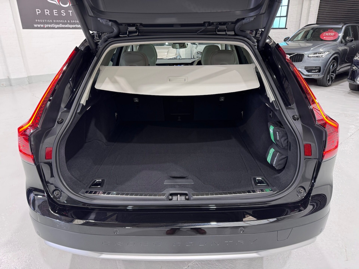 Used Volvo V90 2023 for sale - 76615689: Photo 28