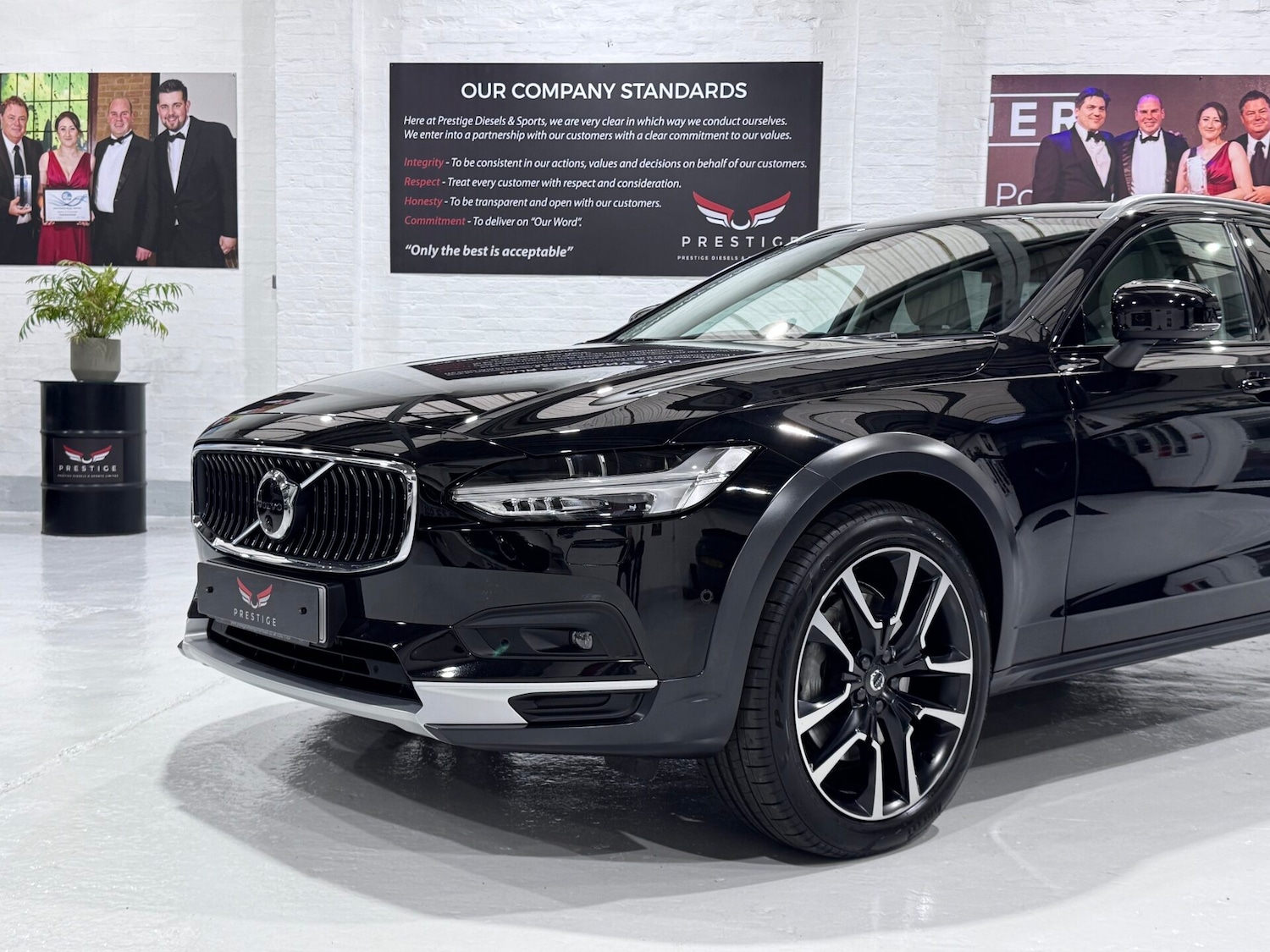 Used Volvo V90 2023 for sale - 76615689: Photo 3