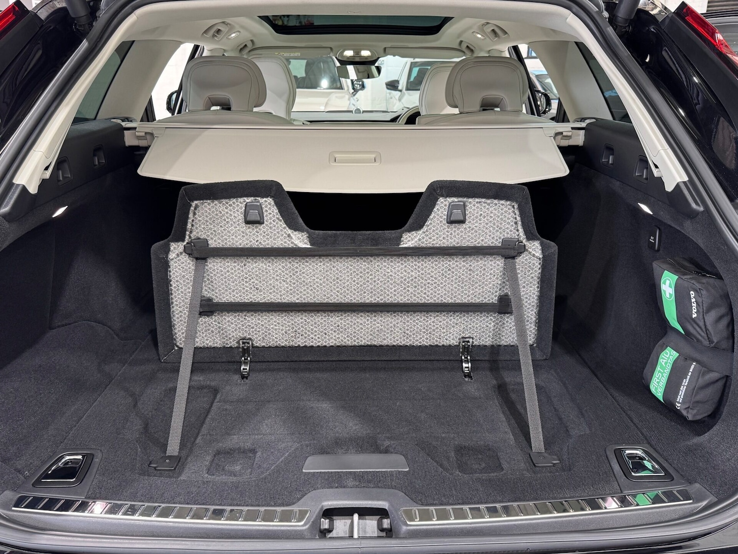 Used Volvo V90 2023 for sale - 76615689: Photo 30