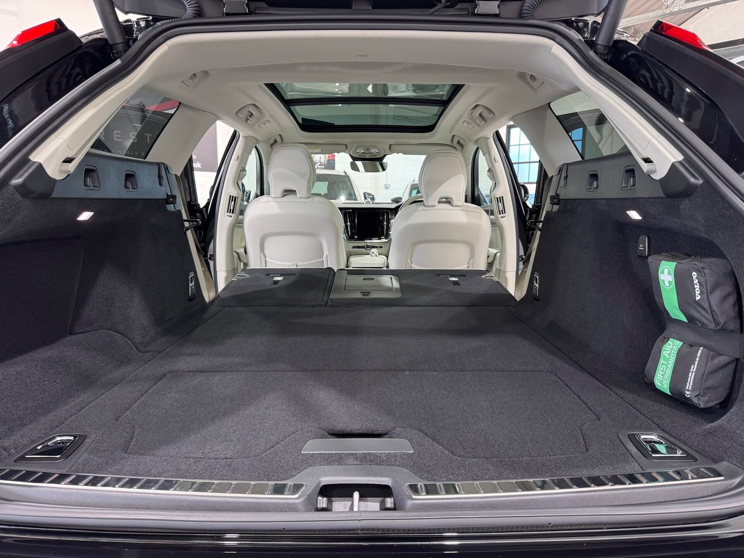 Used Volvo V90 2023 for sale - 76615689: Photo 32