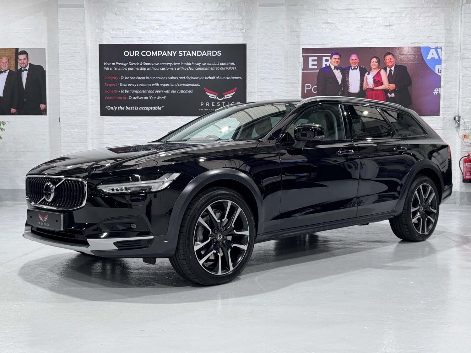 Used Volvo V90 2023 for sale - 76615689: Photo 4