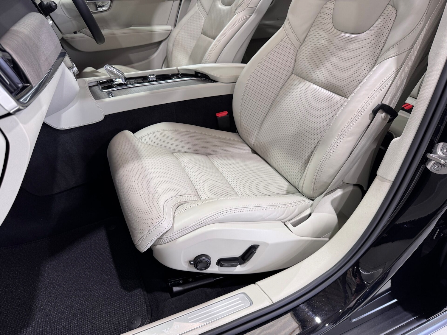 Used Volvo V90 2023 for sale - 76615689: Photo 44