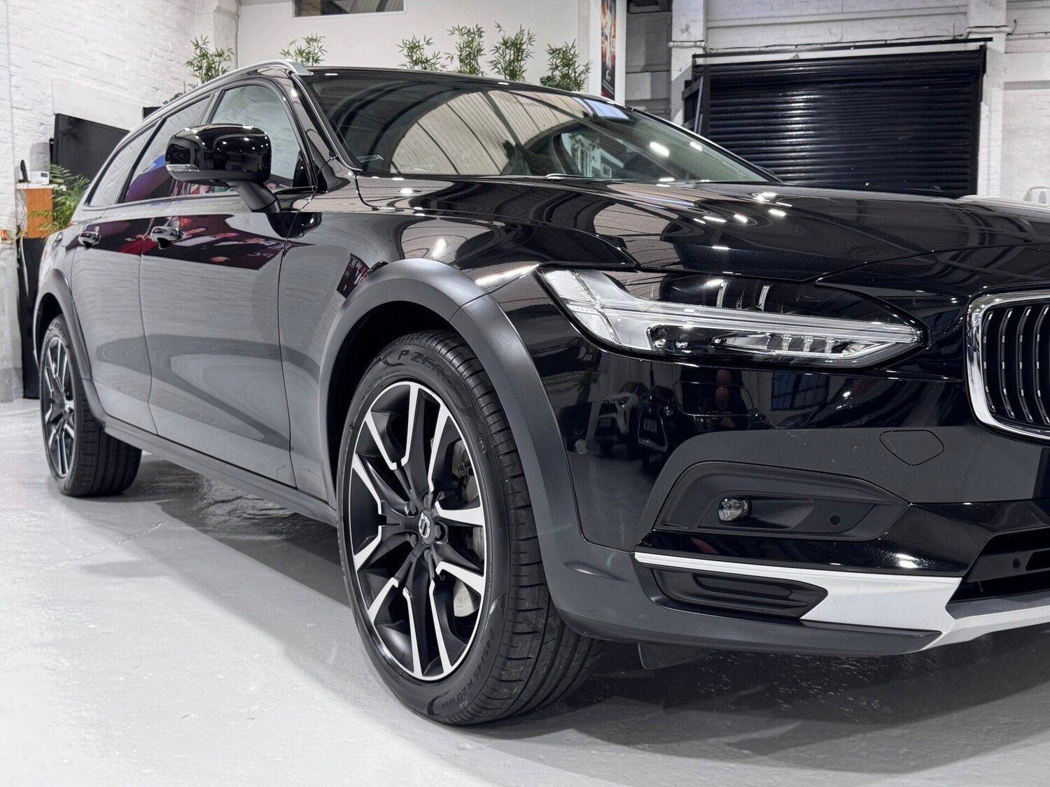 Used Volvo V90 2023 for sale - 76615689: Photo 8