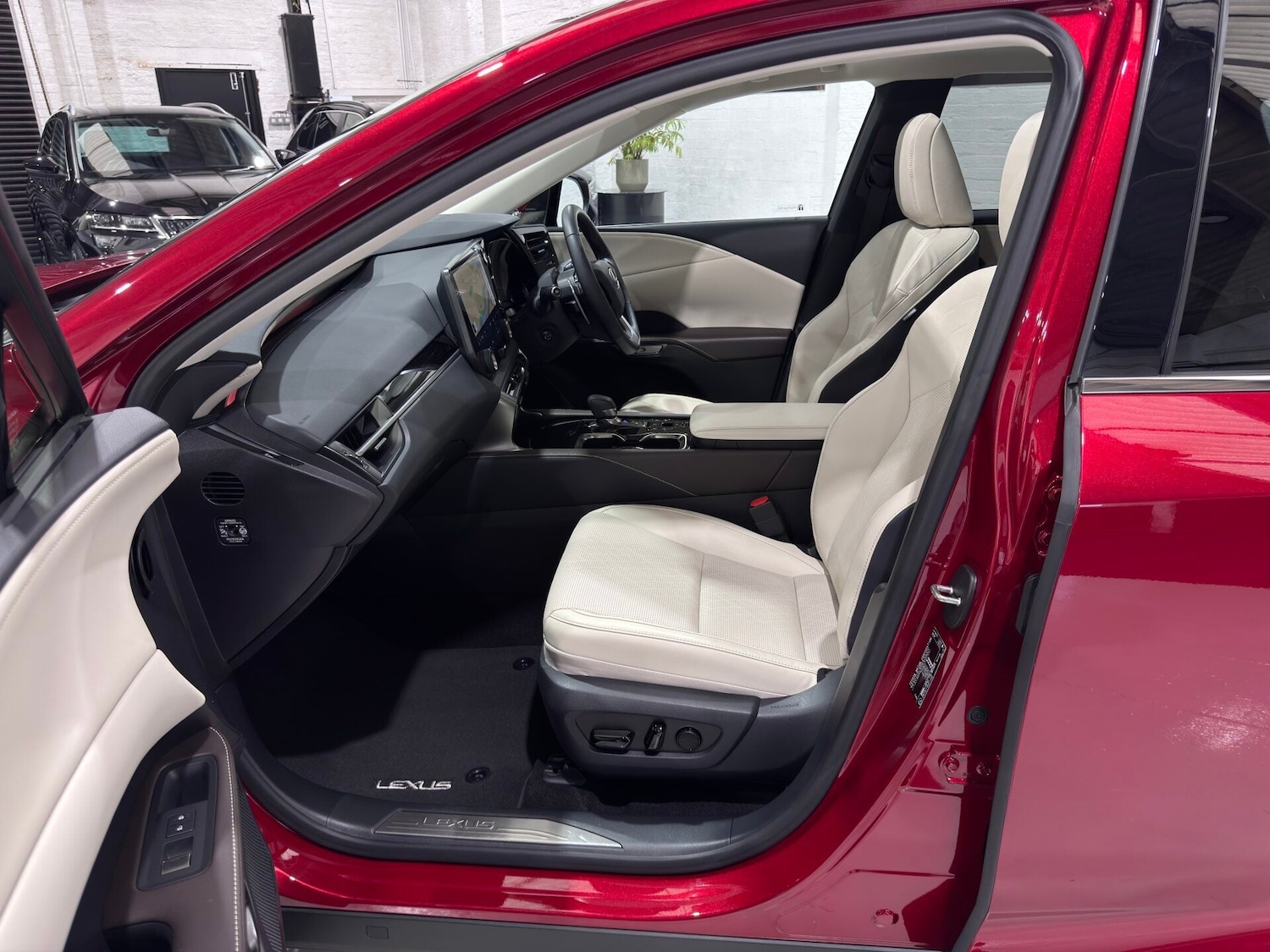 Used Lexus RX 2023 for sale - 77555957: Photo 40