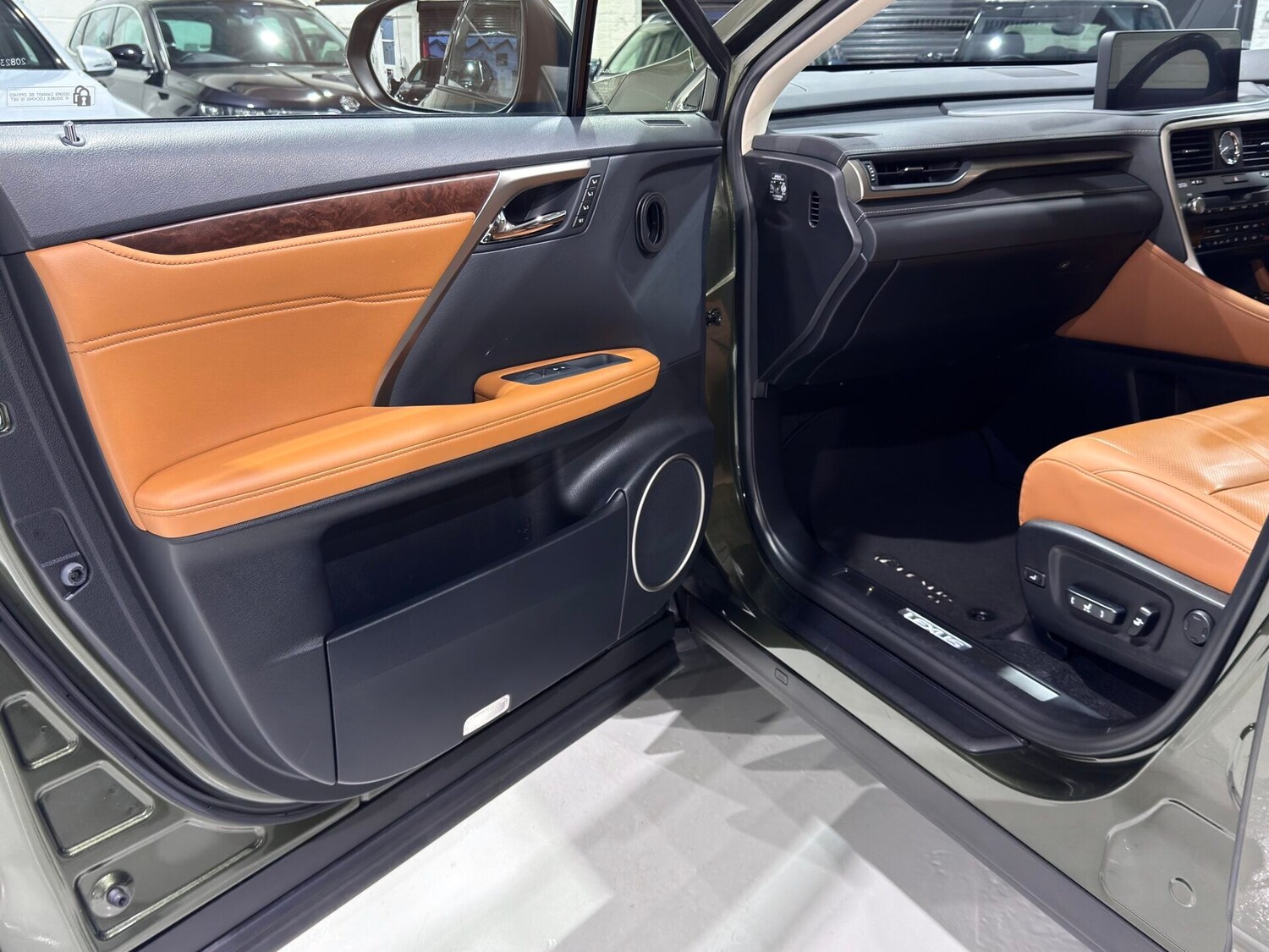 Used Lexus RX 2022 for sale - 77368050: Photo 60