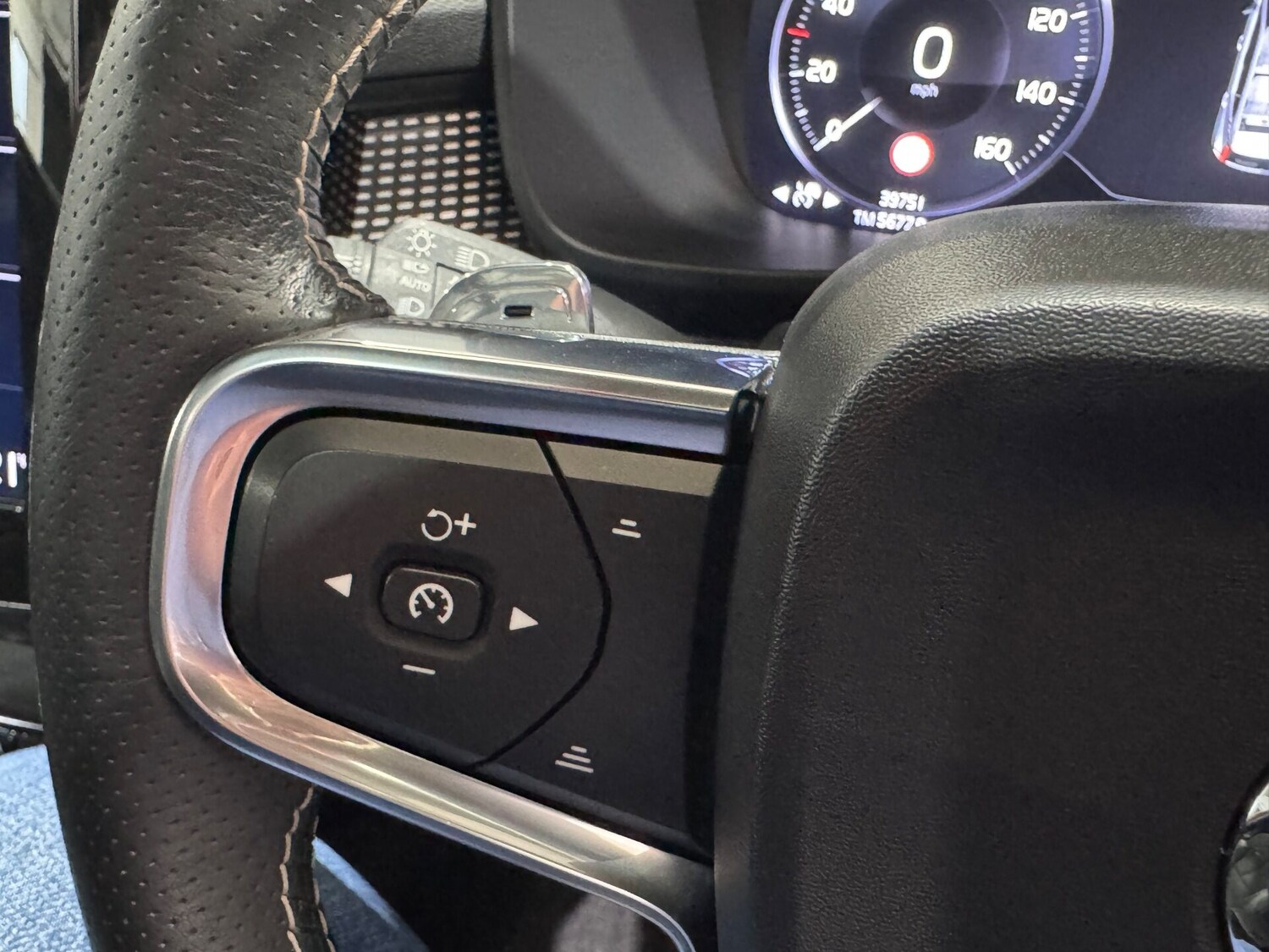 Used Volvo XC40 2018 for sale - 76615688: Photo 40