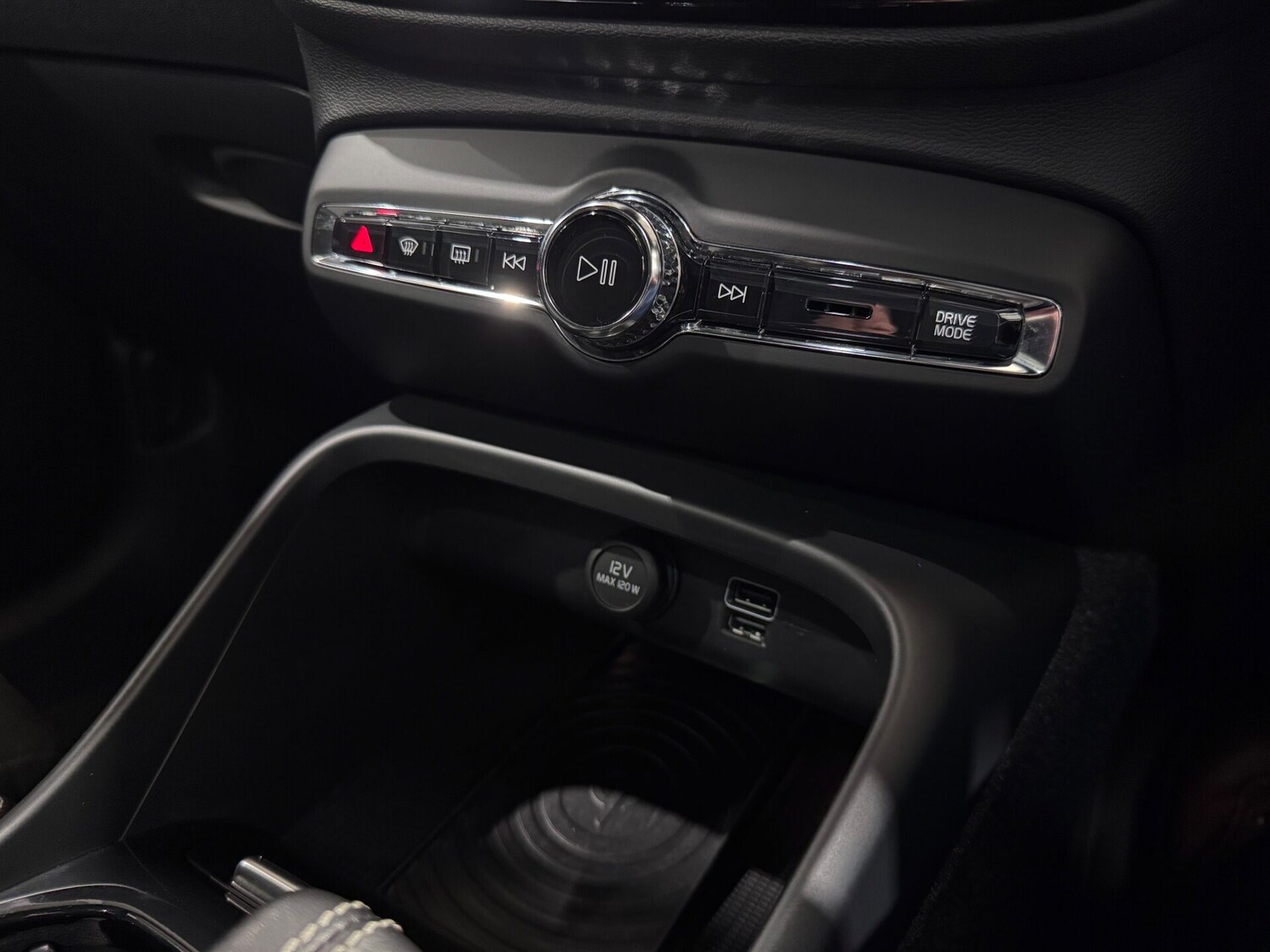 Used Volvo XC40 2018 for sale - 76615688: Photo 44