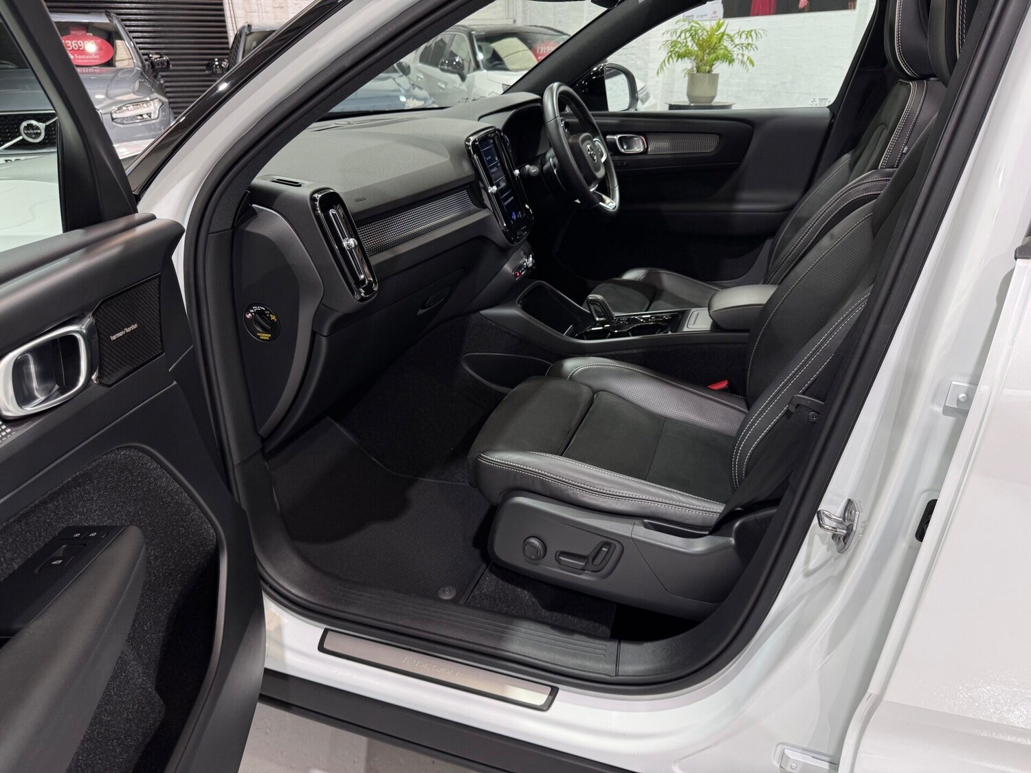 Used Volvo XC40 2018 for sale - 76615688: Photo 52