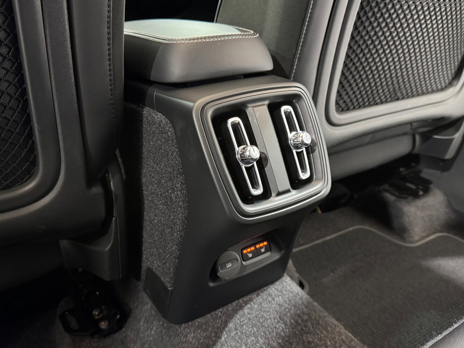 Used Volvo XC40 2018 for sale - 76615688: Photo 63