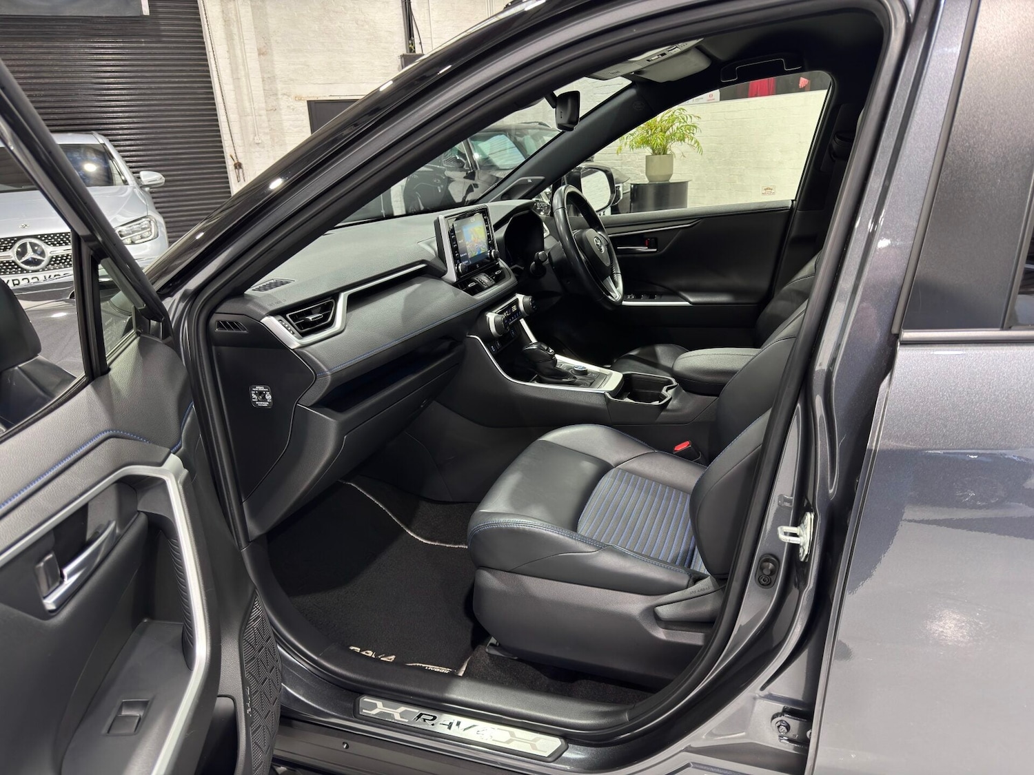 Used Toyota RAV4 2020 for sale - 77392660: Photo 43