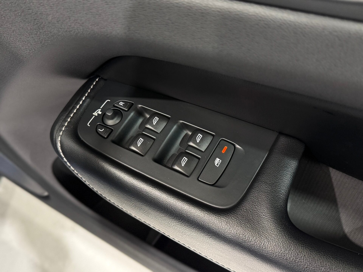 Used Volvo XC60 2019 for sale - 78015911: Photo 49