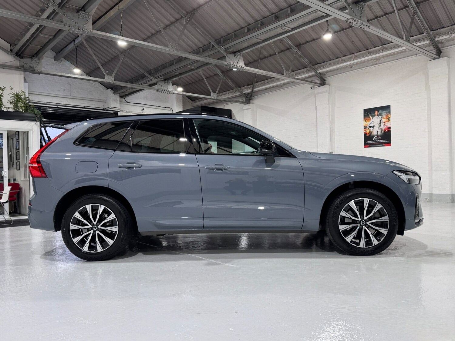 Used Volvo XC60 2023 for sale - 76615695: Photo 3