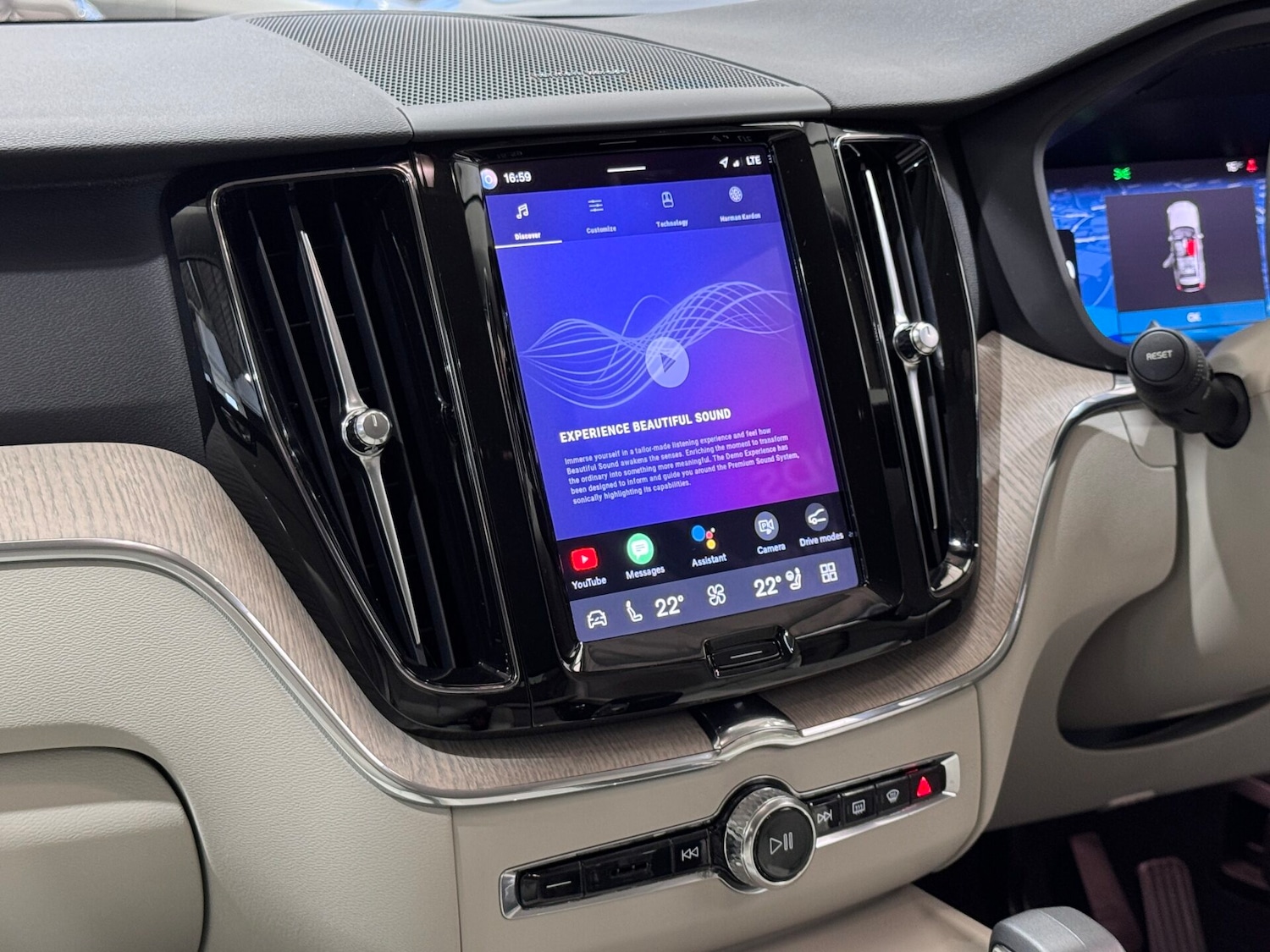 Used Volvo XC60 2023 for sale - 78122878: Photo 33