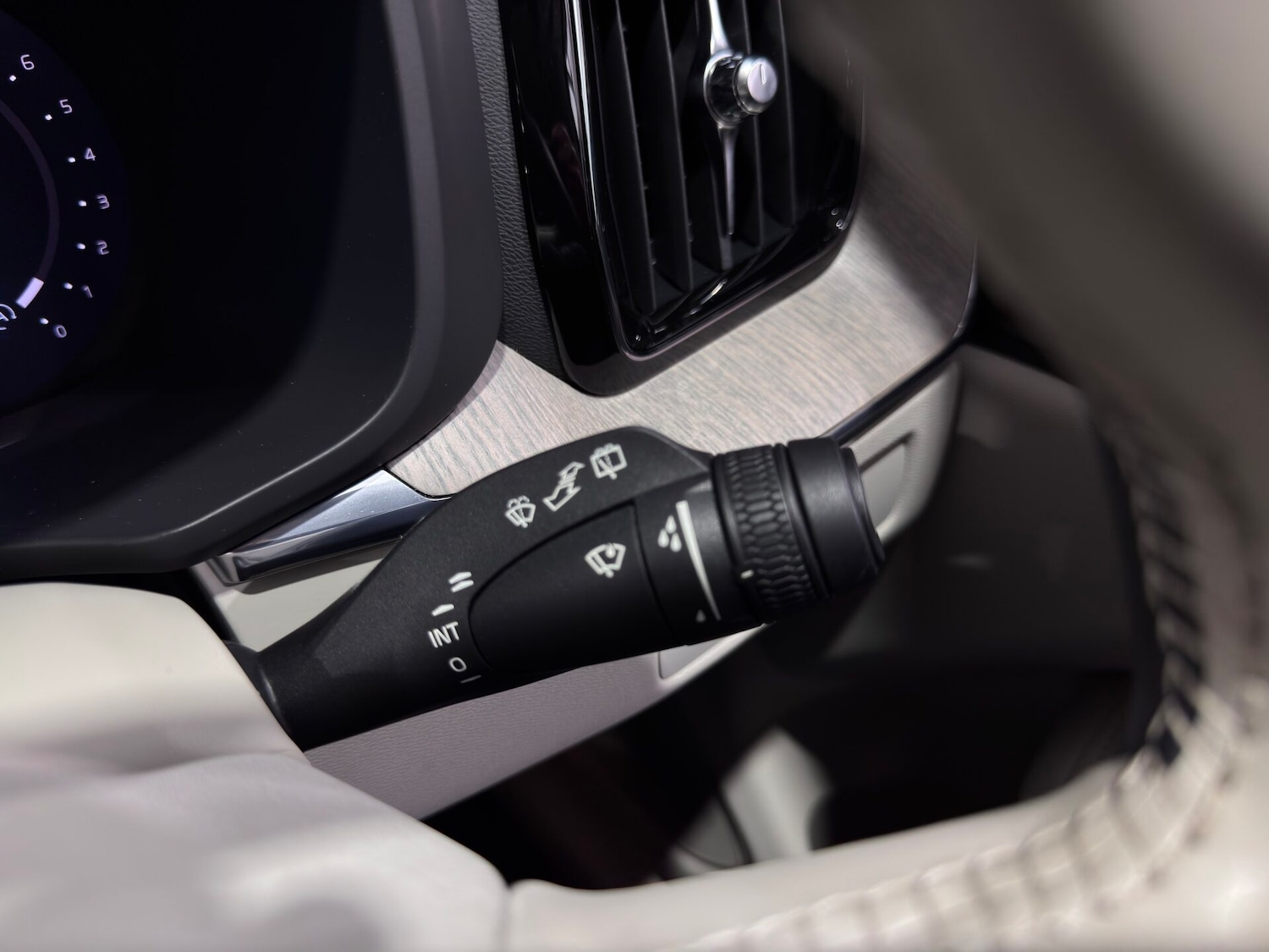 Used Volvo XC60 2023 for sale - 78122878: Photo 44