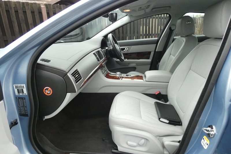 Used Jaguar XF 2010 for sale - 76163654: Photo 9