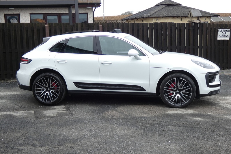 Used Porsche Macan 2023 for sale - 78122328: Photo 2