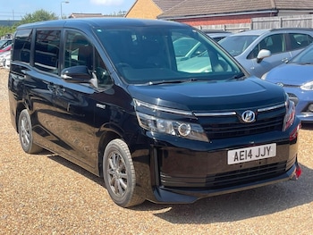 Used Toyota Voxy 2014 for sale - 79236274: Photo