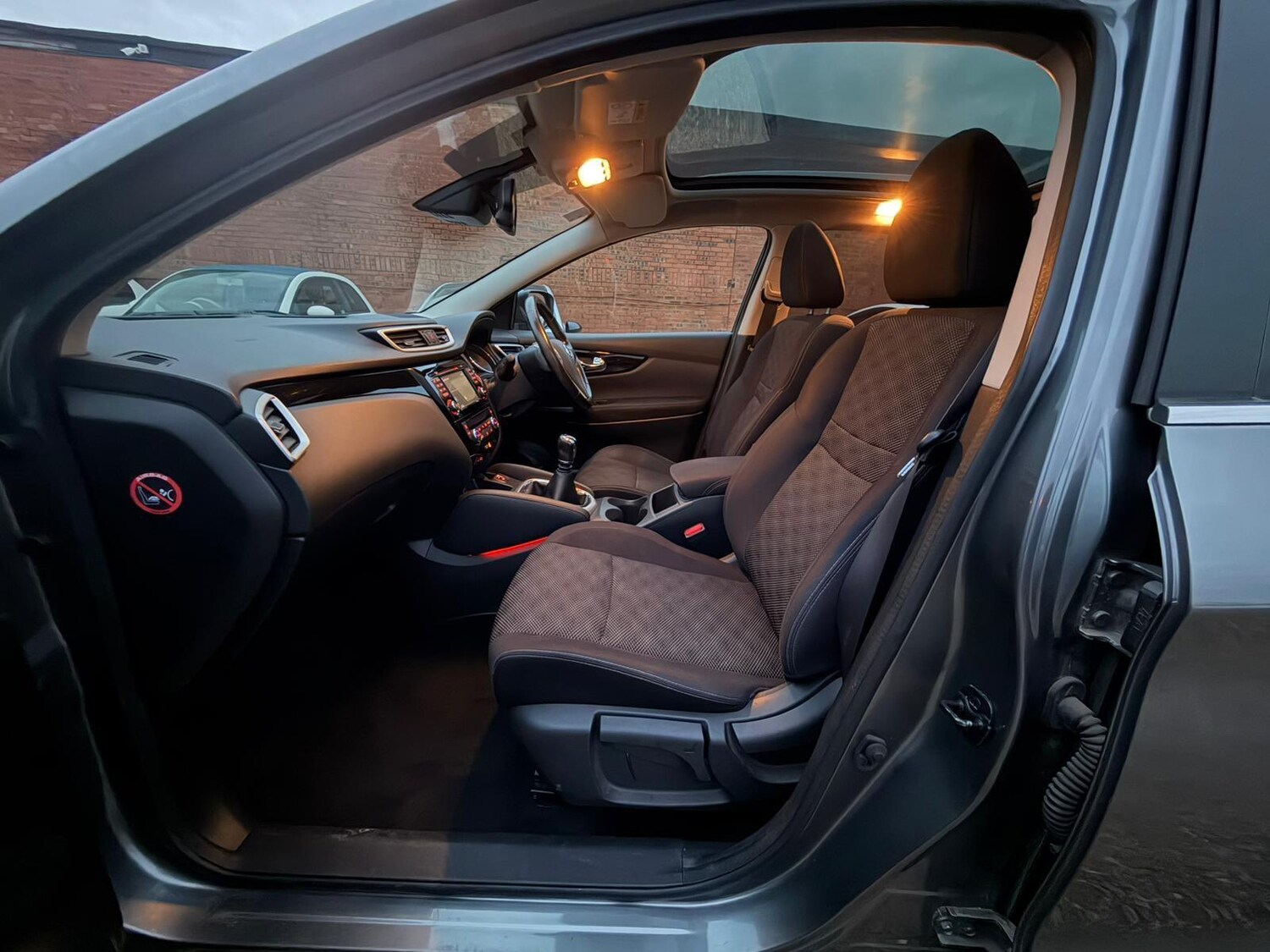 Used Nissan Qashqai 2015 for sale - 76608018: Photo 28