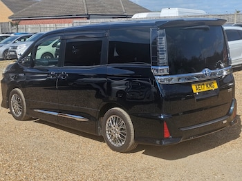 Used Toyota Voxy 2017 for sale - 78122803: Photo