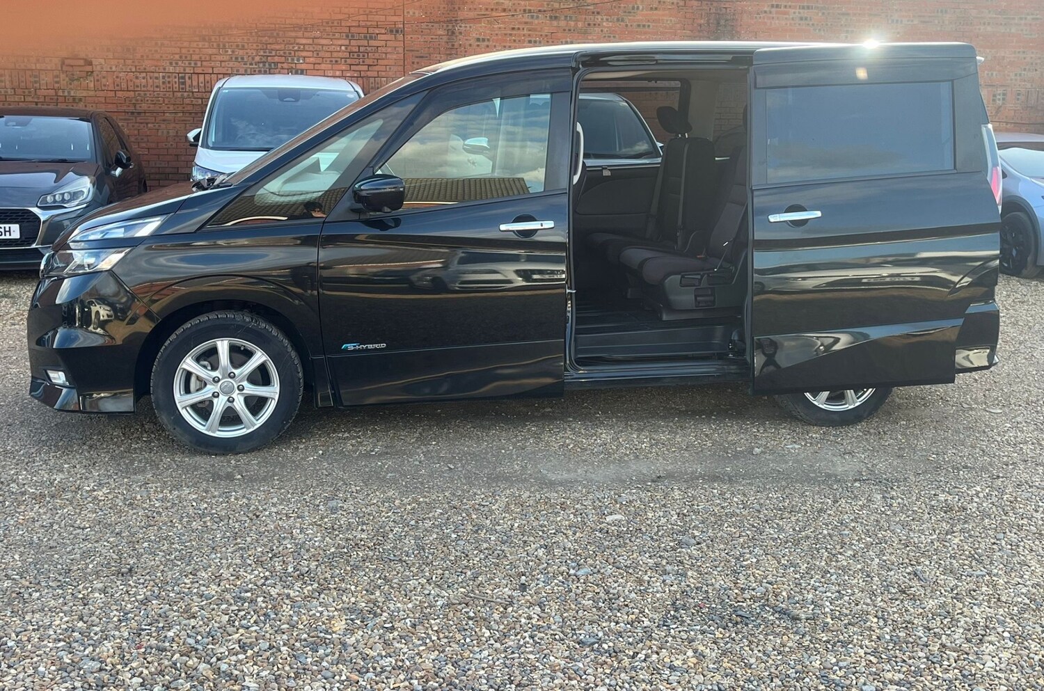 Used Nissan Serena 2018 for sale - 77946202: Photo 11
