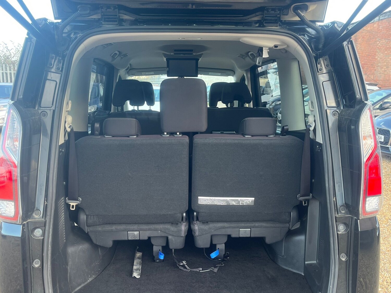 Used Nissan Serena 2018 for sale - 77946202: Photo 13