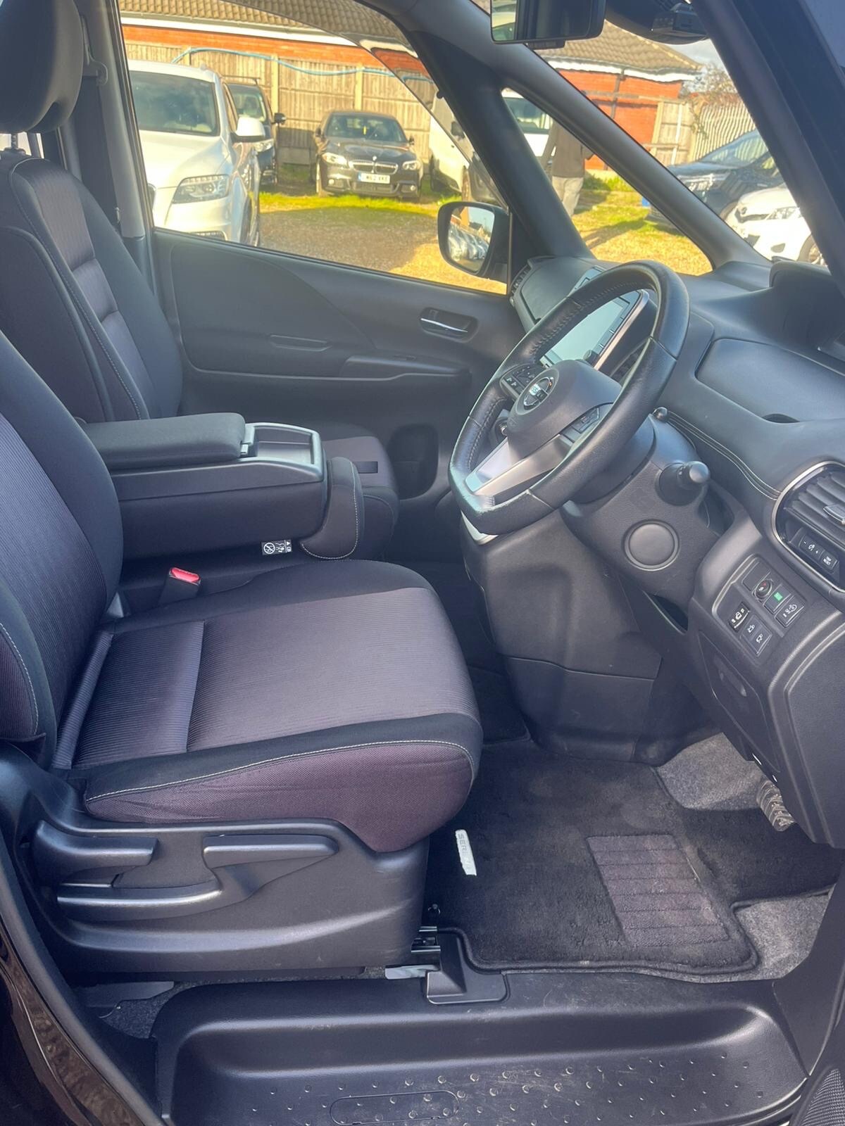 Used Nissan Serena 2018 for sale - 77946202: Photo 15