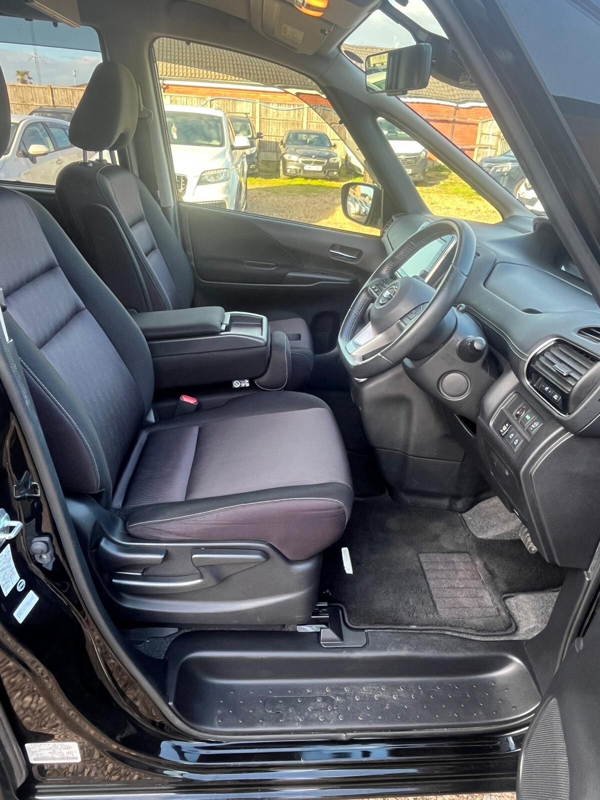 Used Nissan Serena 2018 for sale - 77946202: Photo 16