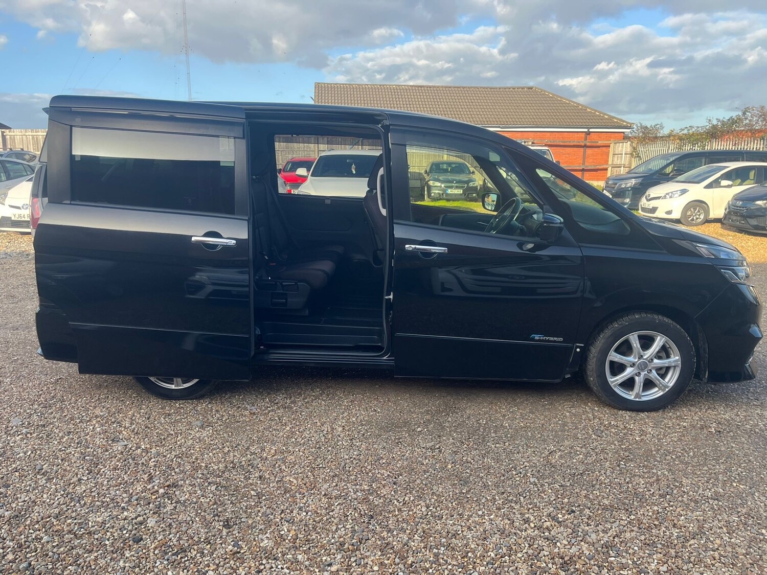 Used Nissan Serena 2018 for sale - 77946202: Photo 4