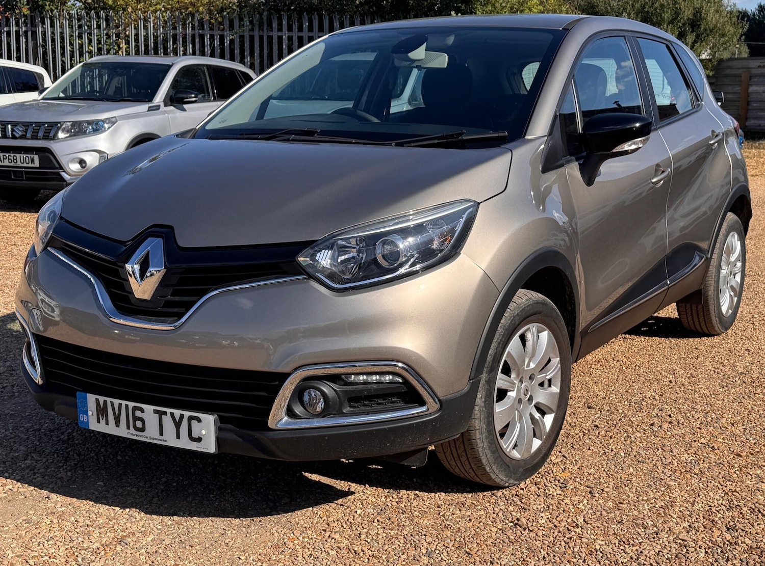 Used Renault Captur 2016 for sale - 76181843: Photo 3