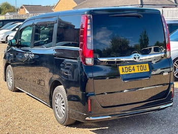 Used Toyota Voxy 2015 for sale - 79544438: Photo