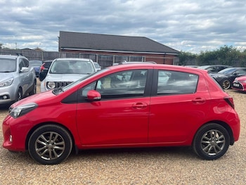 Used Toyota Yaris 2015 for sale - 79224817: Photo