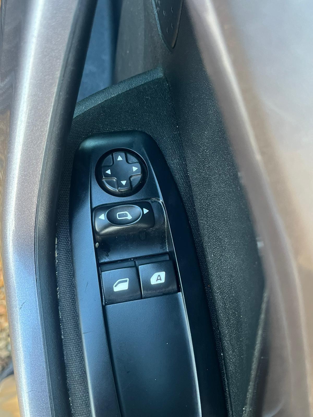 Used Peugeot 2008 2014 for sale - 76584349: Photo 17