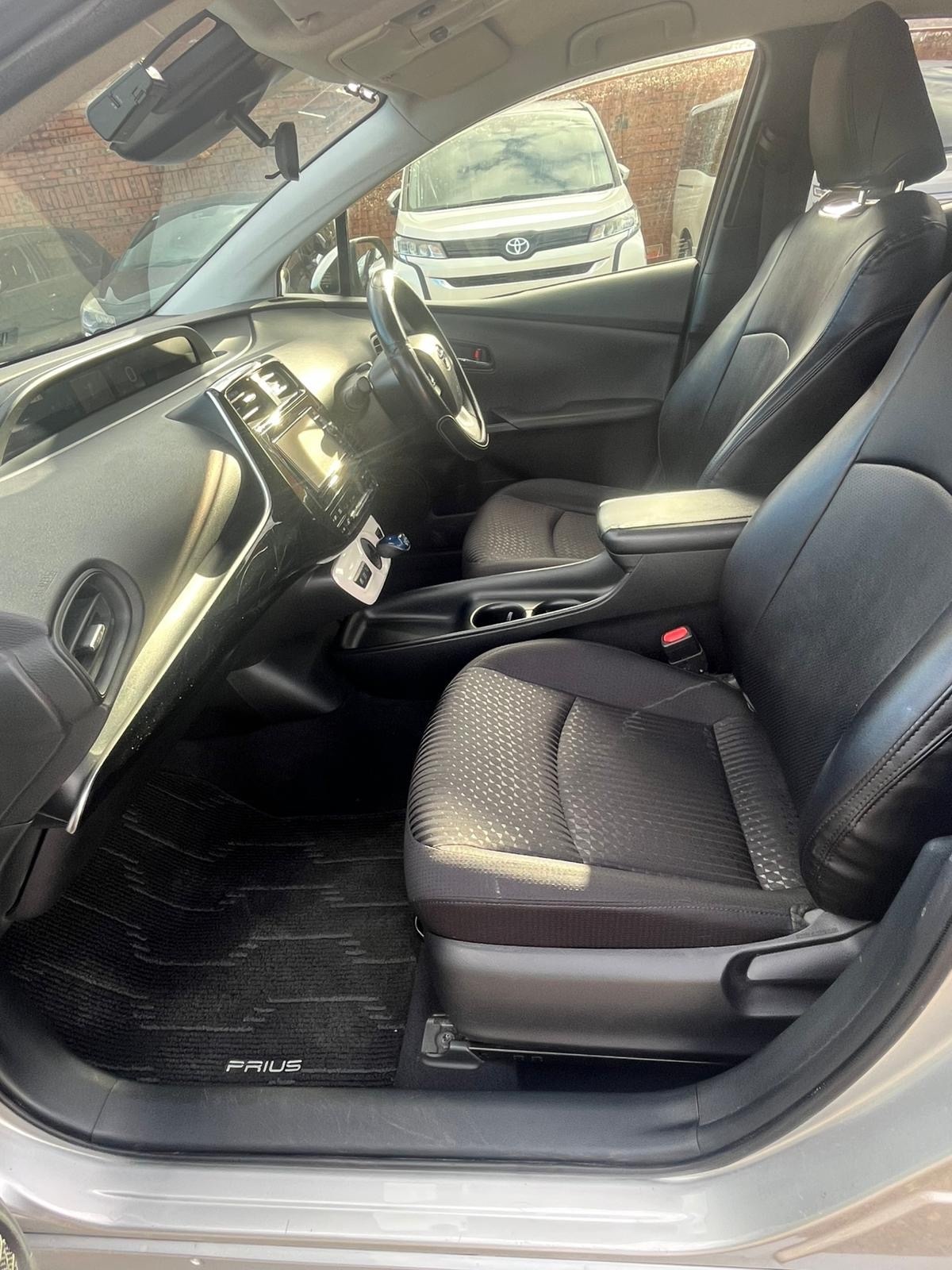 Used Toyota Prius 2018 for sale - 77946049: Photo 15