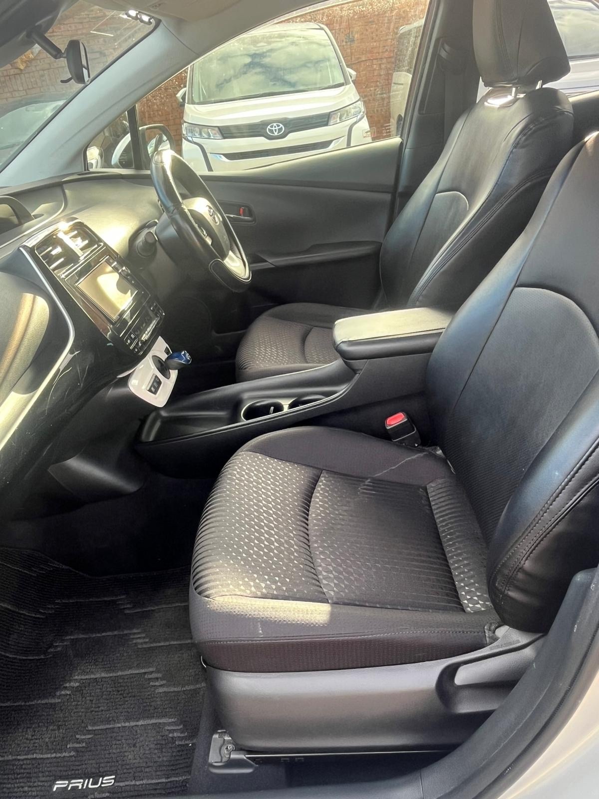 Used Toyota Prius 2018 for sale - 77946049: Photo 17