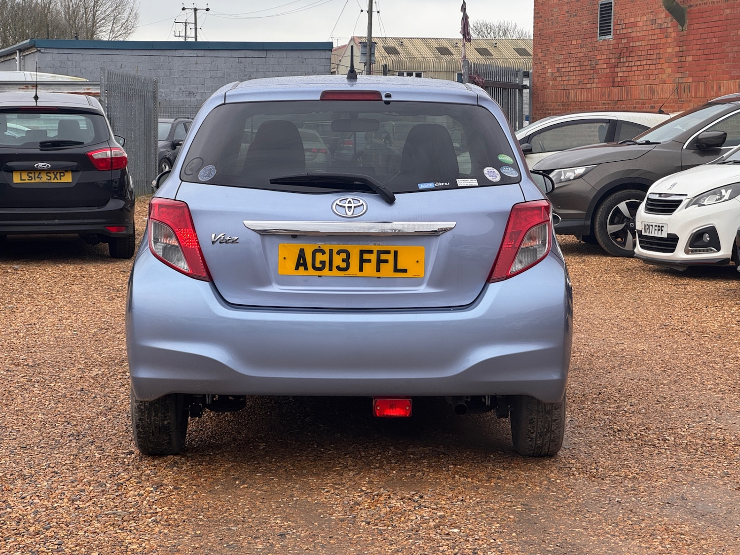 Used Toyota Vitz 2013 for sale - 77505381: Photo 2