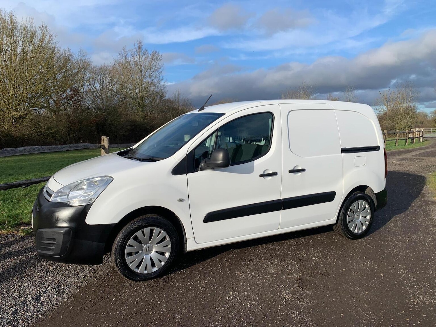Used Citroen Berlingo 2017 for sale - 77318351: Photo 2