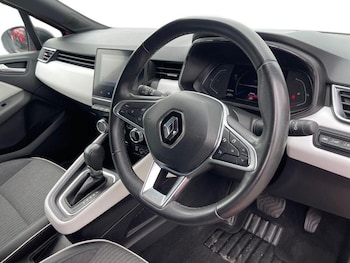 Used Renault Clio 2023 for sale - 78556132: Photo