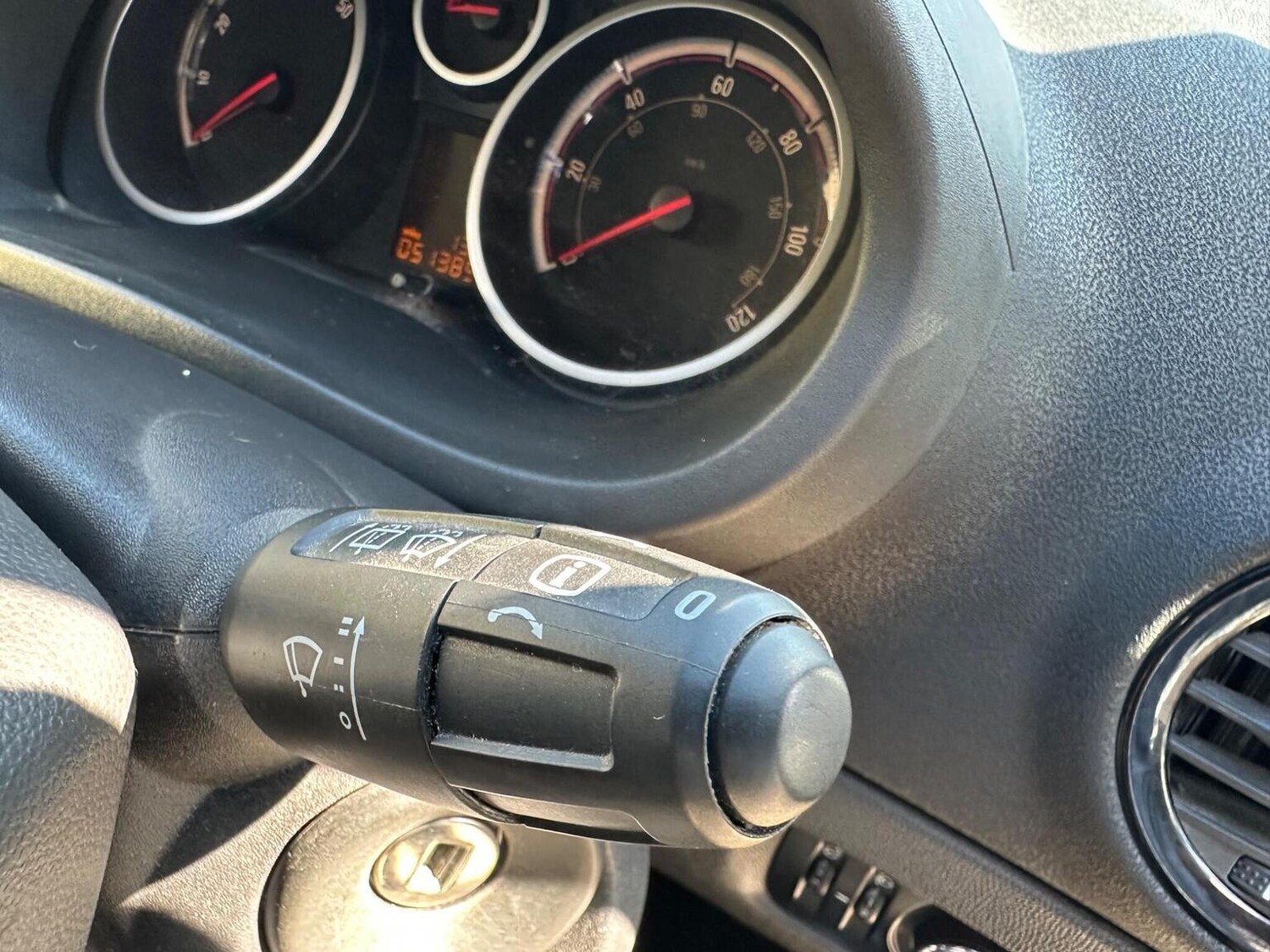 Used Vauxhall Corsa 2011 for sale - 78112039: Photo 10