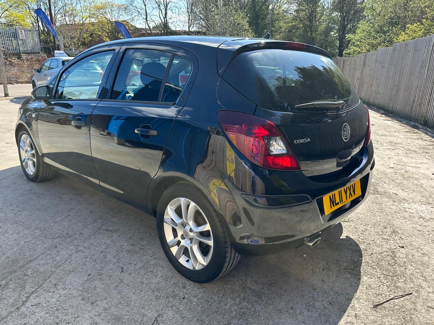 Used Vauxhall Corsa 2011 for sale - 78112039: Photo 2