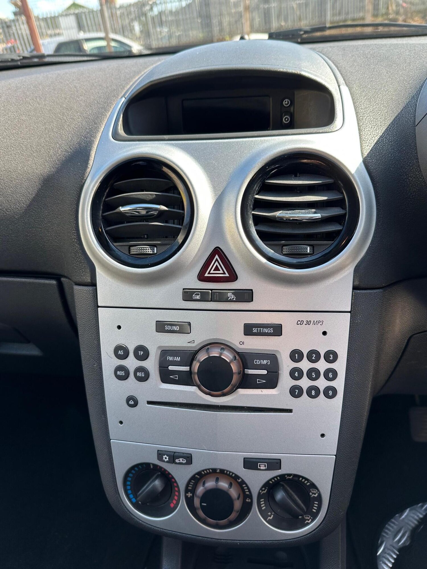 Used Vauxhall Corsa 2011 for sale - 78112039: Photo 8