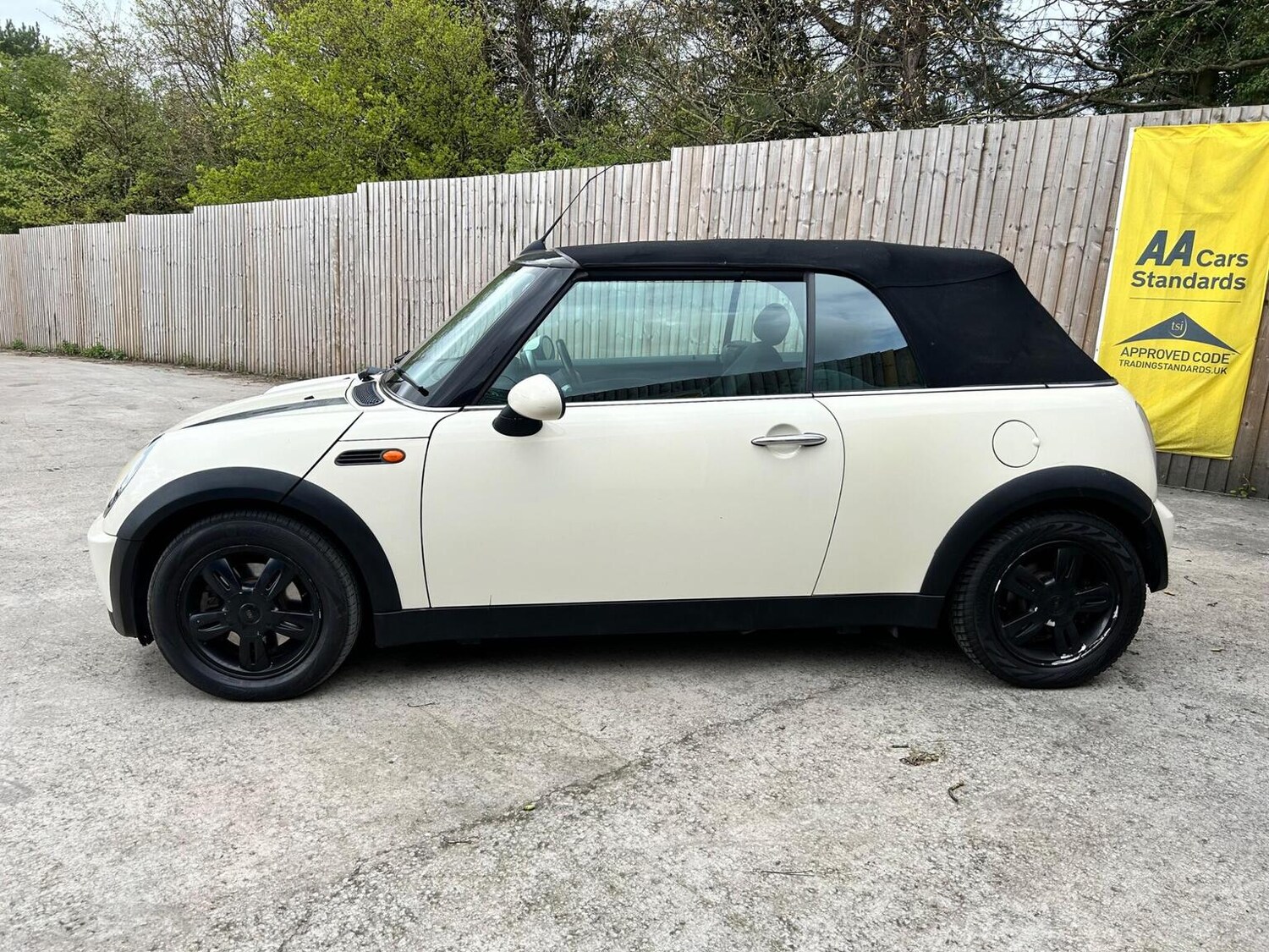 Used MINI Convertible 2007 for sale - 78139409: Photo 8