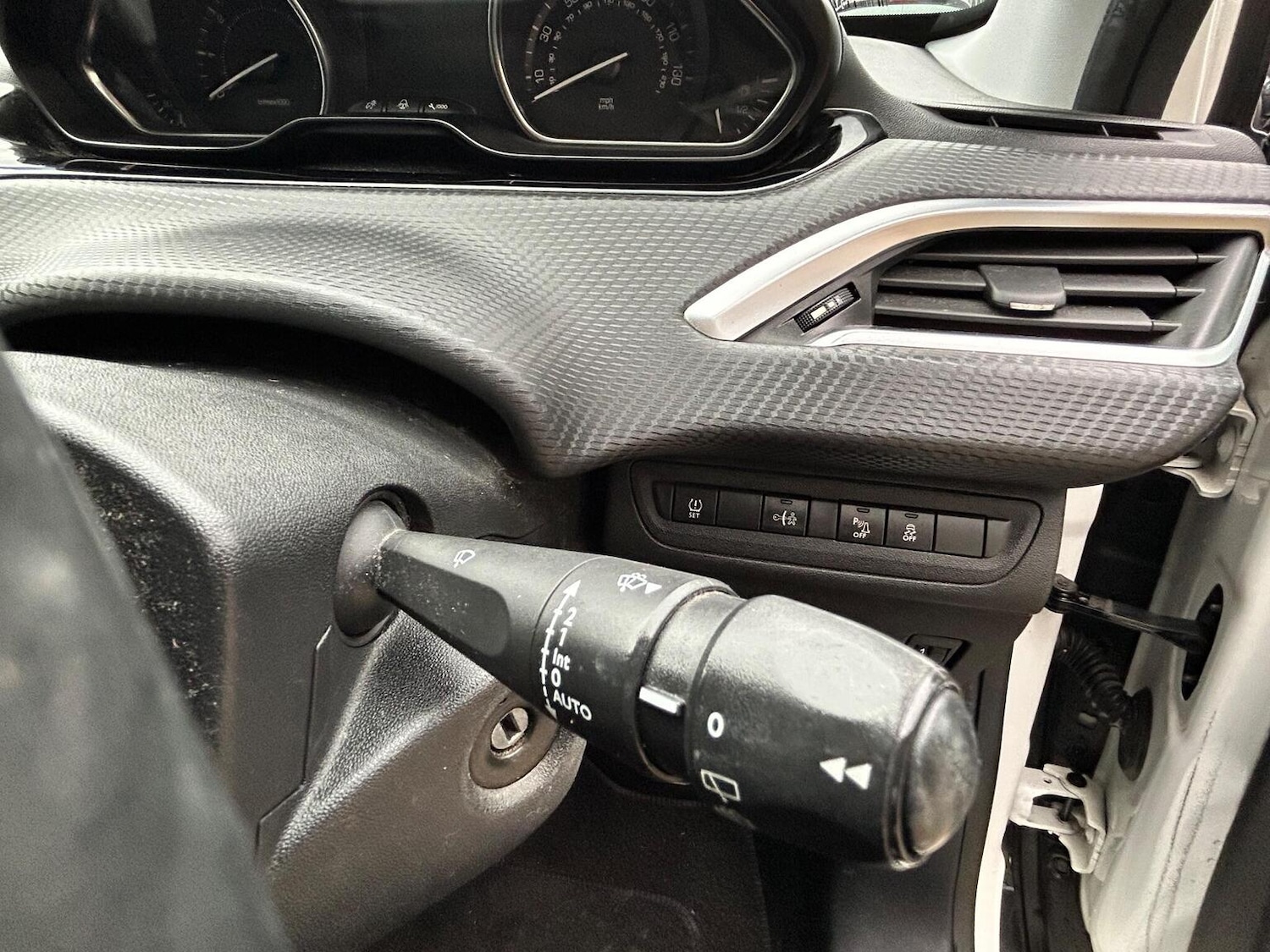 Used Peugeot 2008 2014 for sale - 77729991: Photo 18