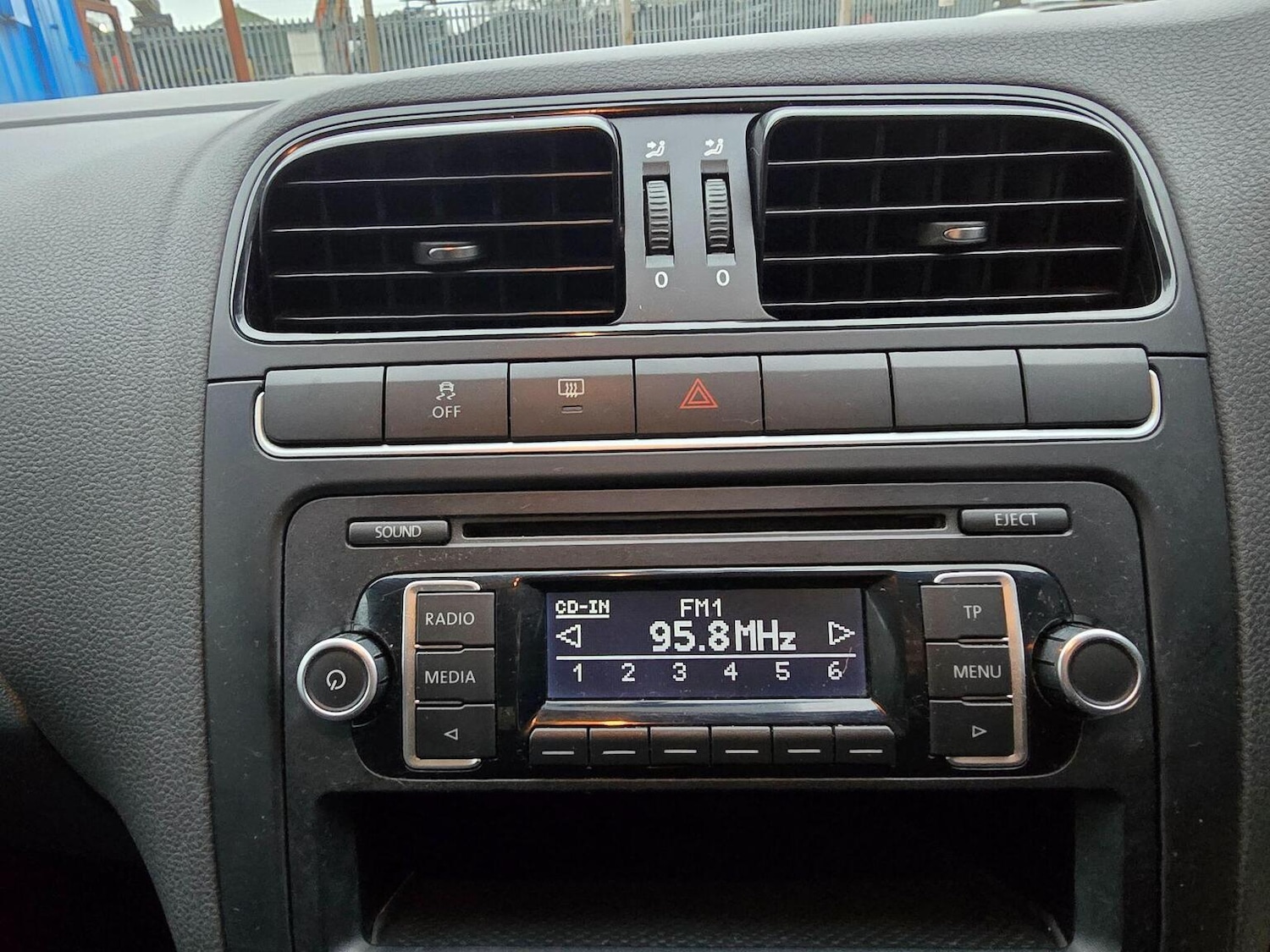 Used Volkswagen Polo 2011 for sale - 77937806: Photo 15