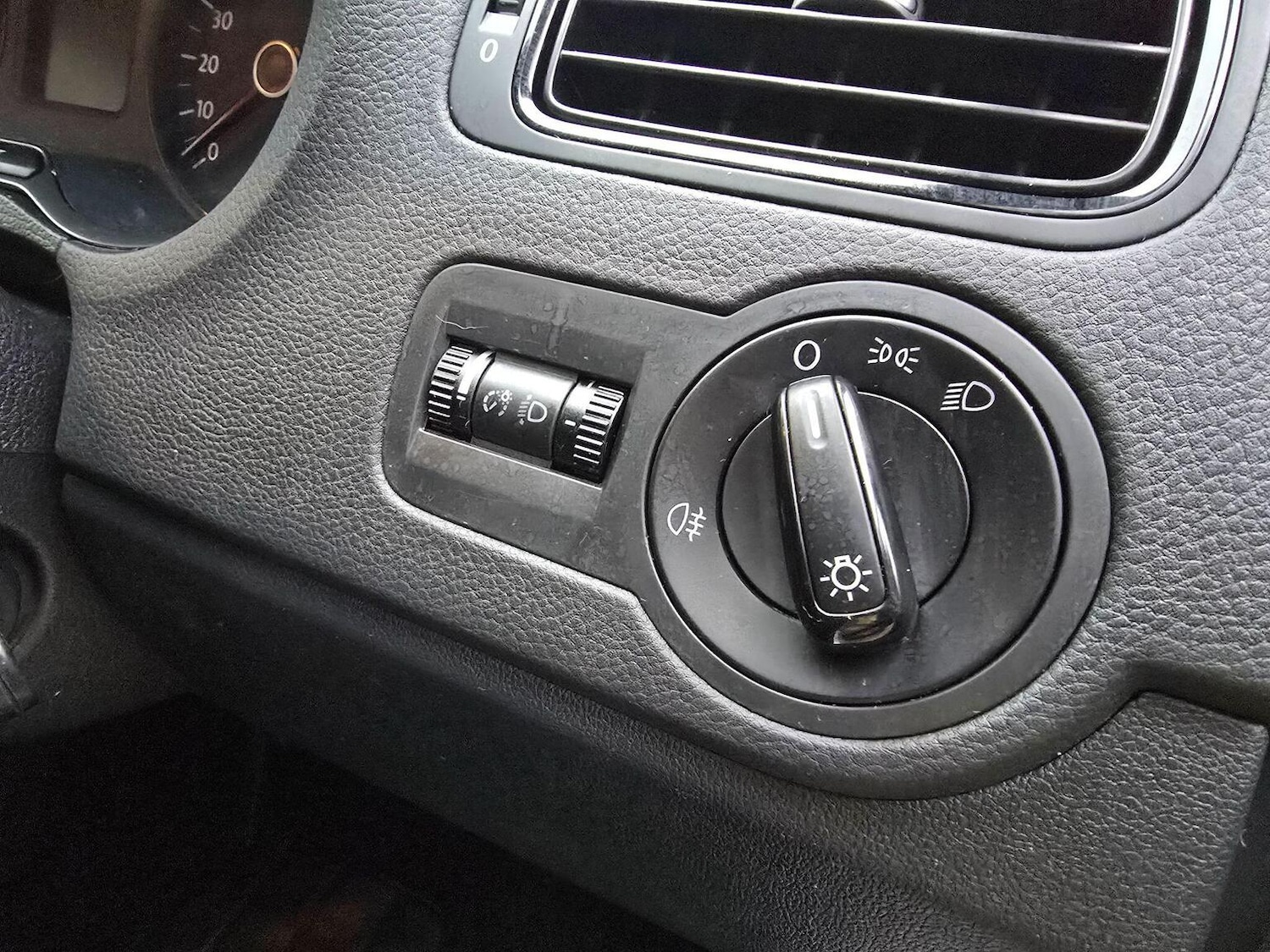 Used Volkswagen Polo 2011 for sale - 77937806: Photo 18