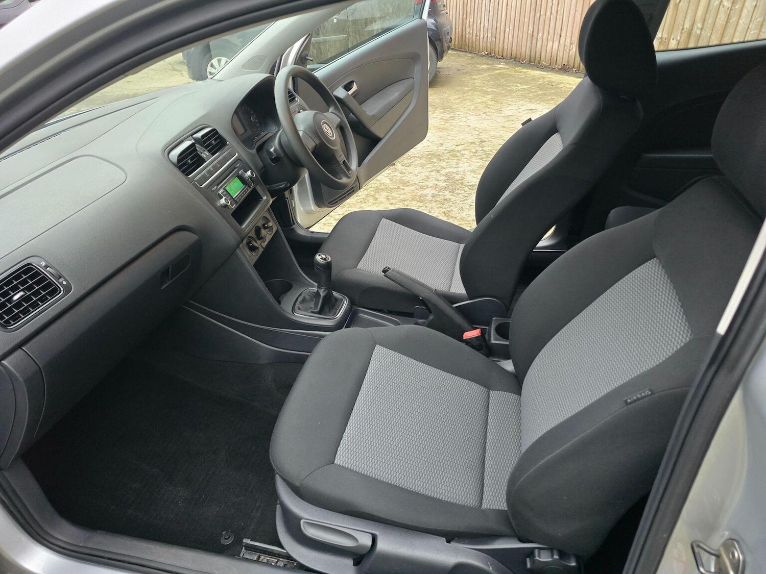 Used Volkswagen Polo 2011 for sale - 77937806: Photo 24